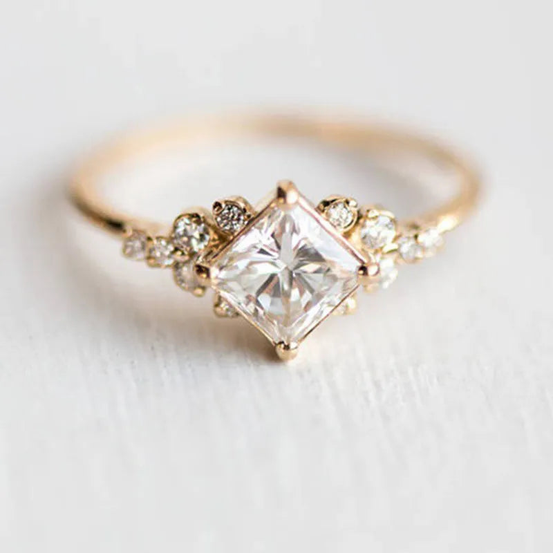 Karen - Elegant Queen Ring